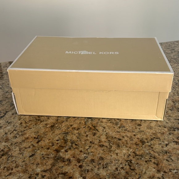 Michael Kors empty shoe box - Picture 3 of 7